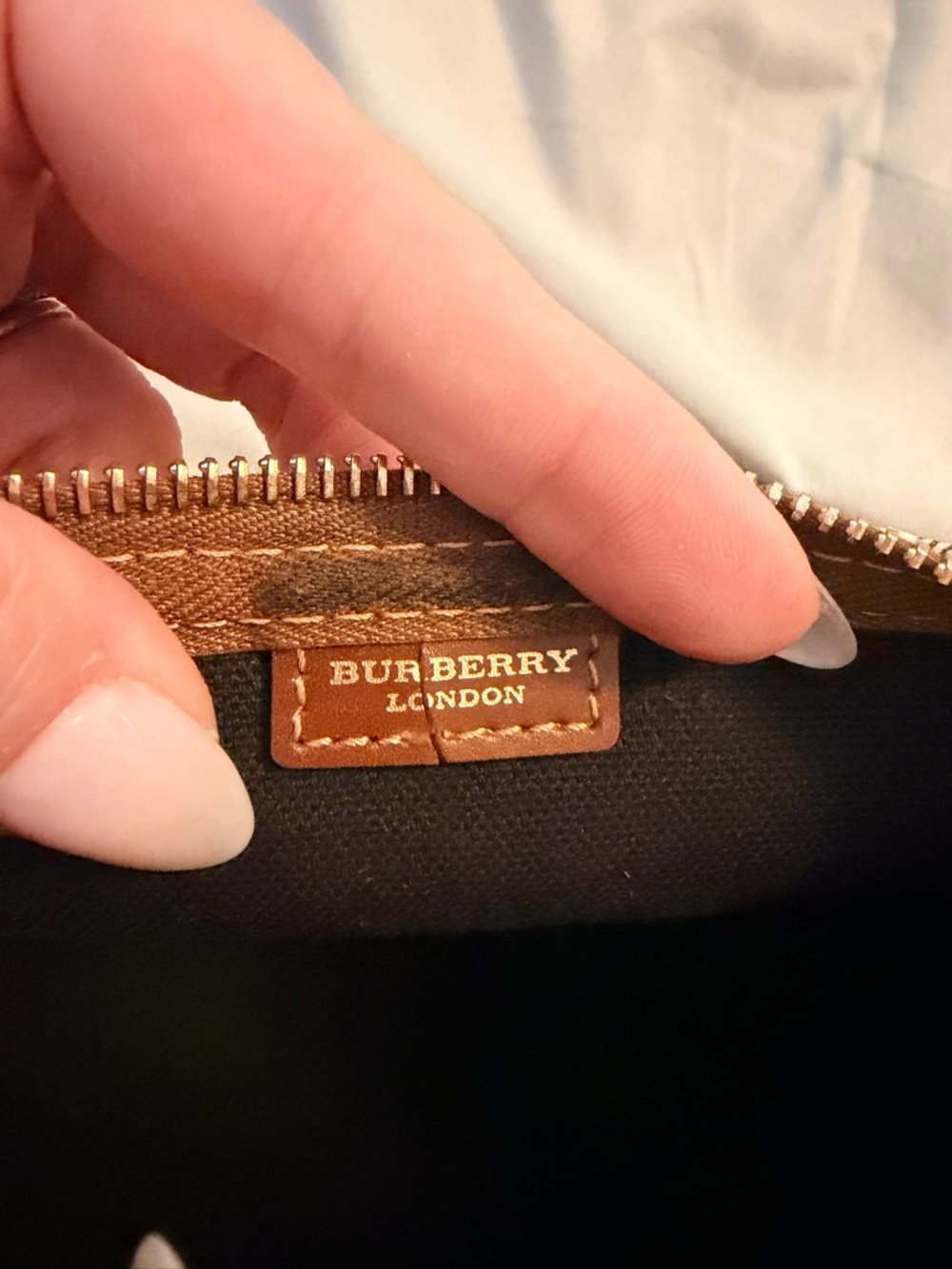 Burberry Haymarket Check Pochette shoulder bag. - Picture 9 of 9